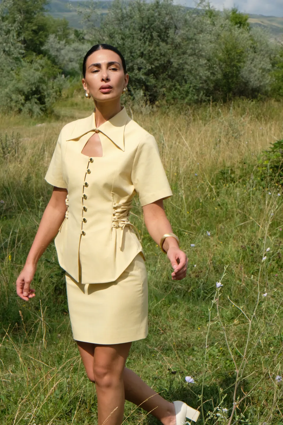 Buttery yellow set